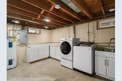 8211 Mango Avenue, Morton Grove, IL 60053 - Photo 15