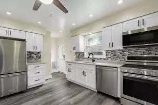 8211 Mango Ave, Morton Grove, IL 60053 - Photo 7