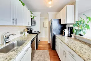 1460 N Sandburg Terrace, Chicago, IL 60610 - Photo 11