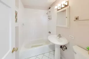 1460 N Sandburg Terrace, Chicago, IL 60610 - Photo 15