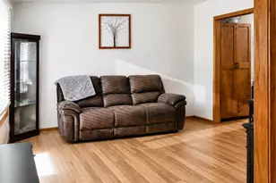705 E Edgelawn Dr, Plano, IL 60545 - Photo 9