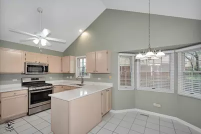 8641 Pearson Drive, Darien, IL 60561 - Photo 9