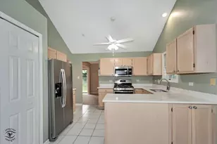 8641 Pearson Dr, Darien, IL 60561 - Photo 11