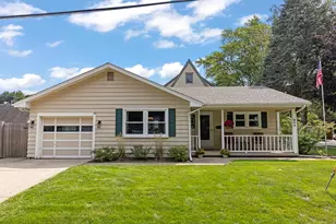 805 Walnut Ave, Saint Charles, IL 60174 - Photo 1