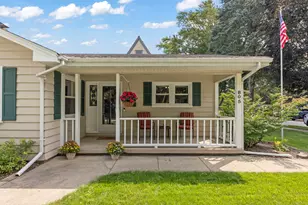 805 Walnut Ave, Saint Charles, IL 60174 - Photo 3