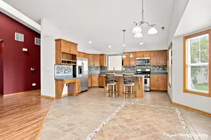 624 Kresswood Dr, McHenry, IL 60050 - Photo 7