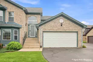 624 Kresswood Dr, McHenry, IL 60050 - Photo 1