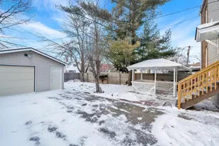 319 N Hickory St, Joliet, IL 60435 - Photo 3