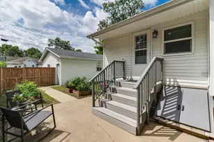 609 E Market St, Bloomington, IL 61701 - Photo 25