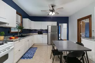 609 E Market St, Bloomington, IL 61701 - Photo 5