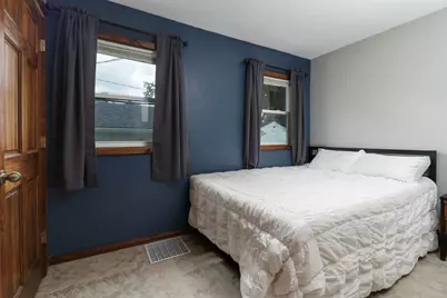 609 E Market Street, Bloomington, IL 61701 - Photo 11