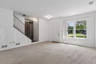 45 Willow Cir, Cary, IL 60013 - Photo 7