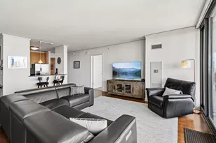 225 N Columbus Dr, Chicago, IL 60601 - Photo 9