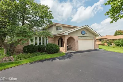 9S434 Allison Court, Willowbrook, IL 60527 - Photo 1