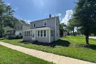 526 N 8th St, Rochelle, IL 61068 - Photo 1