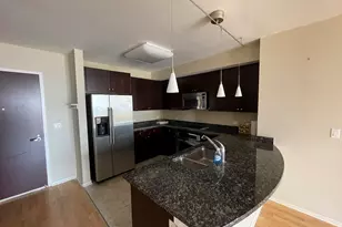 807 Davis St, Evanston, IL 60201 - Photo 3