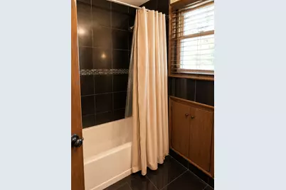 2546 N Major Avenue, Chicago, IL 60639 - Photo 11