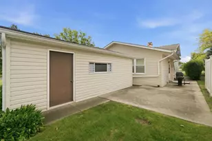 20650 N Florence Ave, Prairie View, IL 60069 - Photo 9