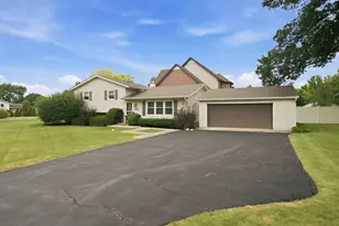 20650 N Florence Ave, Prairie View, IL 60069 - Photo 3