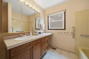 20650 N Florence Ave, Prairie View, IL 60069 - Photo 25