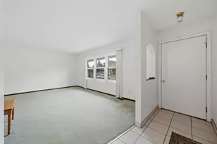 20650 N Florence Ave, Prairie View, IL 60069 - Photo 11