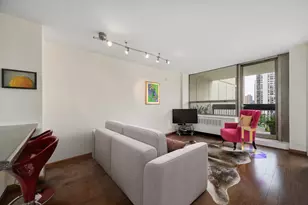 1360 N Sandburg Terrace, Chicago, IL 60610 - Photo 5