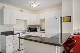1360 N Sandburg Terrace, Chicago, IL 60610 - Photo 7