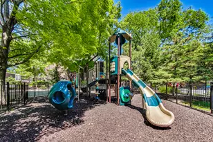 1360 N Sandburg Terrace, Chicago, IL 60610 - Photo 25