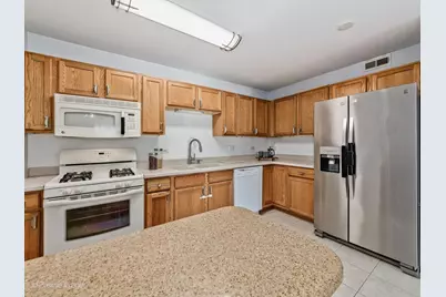 8000 Kilpatrick Avenue #2F, Skokie, IL 60076 - Photo 13