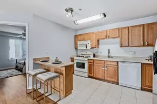 8000 Kilpatrick Ave, Skokie, IL 60076 - Photo 11