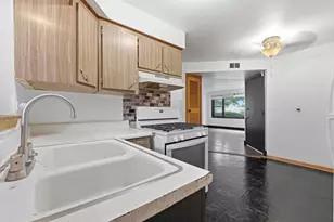 3180 W Meadow Ln Dr, Merrionette Park, IL 60803 - Photo 5