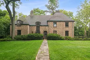 102 Pine Rd, Barrington, IL 60010 - Photo 1