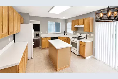 1561 E Chivalry Court, Palatine, IL 60074 - Photo 7