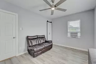 6 S Monterey Ave, Villa Park, IL 60181 - Photo 9