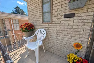 7719 W Jarvis Ave, Chicago, IL 60631 - Photo 3