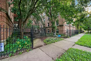 841 E 52nd St, Chicago, IL 60615 - Photo 3