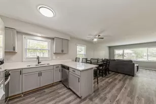 856 E Capri Dr, Palatine, IL 60074 - Photo 3