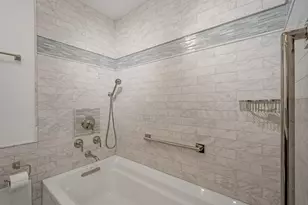 1560 N Sandburg Terrace, Chicago, IL 60610 - Photo 27