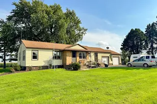1143 Oak St, Eldena, IL 61324 - Photo 7