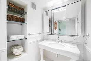 100 E Huron St, Chicago, IL 60611 - Photo 23