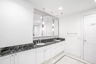 100 E Huron St, Chicago, IL 60611 - Photo 31