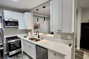 2315 E 70th Pl, Chicago, IL 60649 - Photo 7