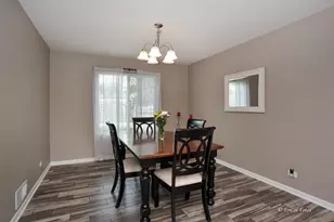 300 Briarwood Ln, Algonquin, IL 60102 - Photo 7