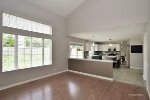 300 Briarwood Ln, Algonquin, IL 60102 - Photo 3