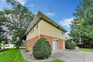 1910 E Robinhood Ln, Arlington Heights, IL 60004 - Photo 37