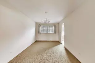1910 E Robinhood Ln, Arlington Heights, IL 60004 - Photo 9