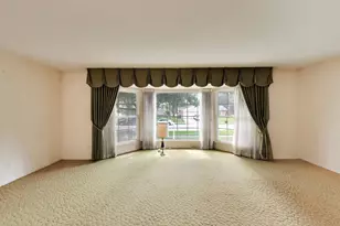 1910 E Robinhood Ln, Arlington Heights, IL 60004 - Photo 7