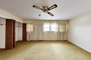 1910 E Robinhood Ln, Arlington Heights, IL 60004 - Photo 19