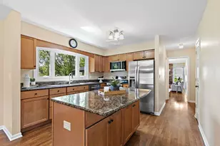 1341 S Parkview Terrace, Algonquin, IL 60102 - Photo 9