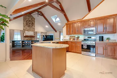 8208 Country Shire Lane, Spring Grove, IL 60081 - Photo 9